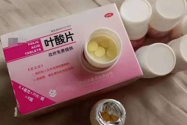 为什么有的医生还要让怀孕晚期的人再补一段时间叶酸呢？