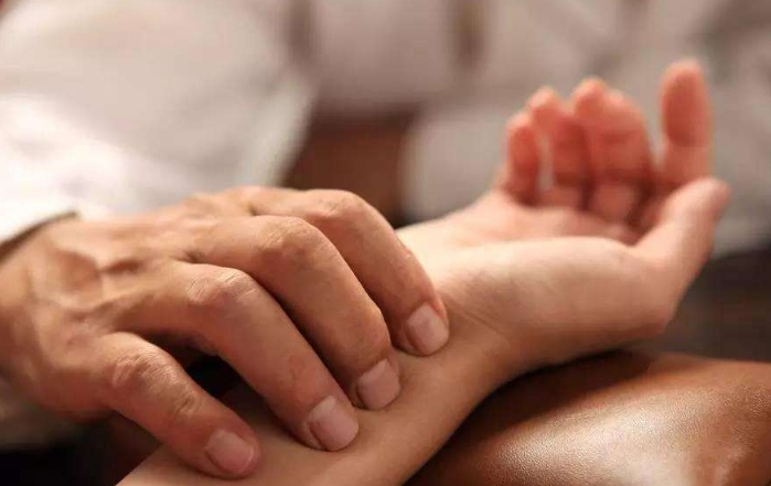 右手脉搏有力生男孩