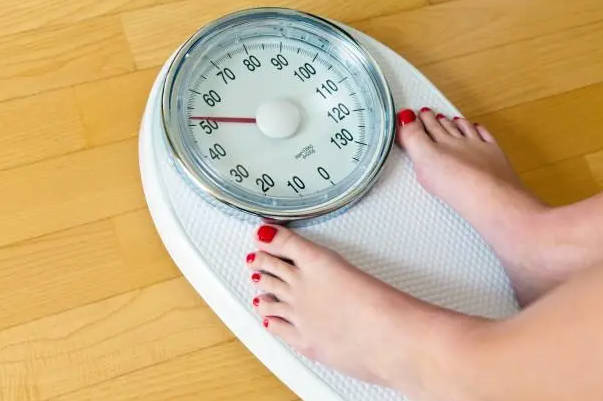 正常成年女性的代谢率是1400千卡