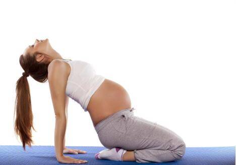 孕中期，胎宝宝开始胎动的时候，