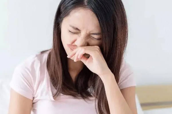 怀孕初期孕妇嘴巴里发酸将来生的会是男孩吗？