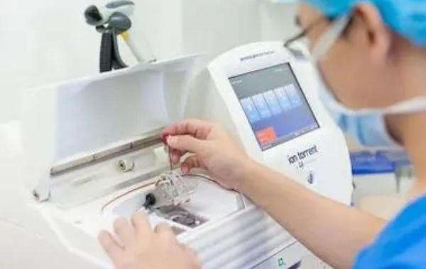 高龄女性做3代试管筛查发现冷冻胚胎差的原因是什么？