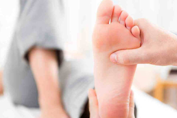孕妇手心脚心容易发热是不是代表怀男孩？