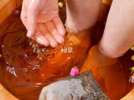 移植后可以泡脚吗？移植当天、着床期、验孕后做法大不同