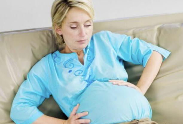 孕晚期的孕妇肚子很大