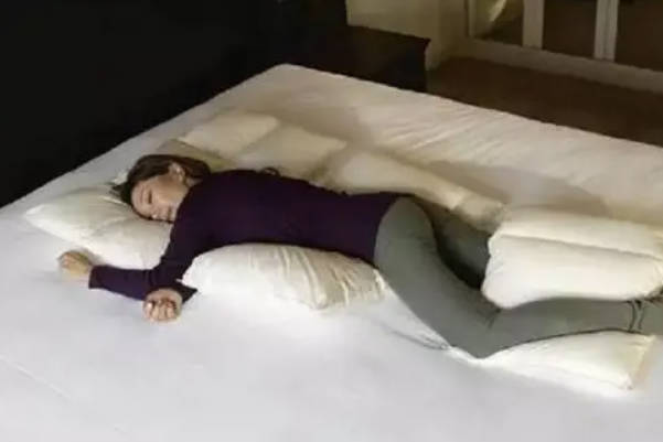 孕妇怀孕期间可采取趴着睡的睡姿