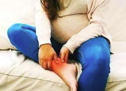 孕期水肿如何缓解，按摩or泡脚？