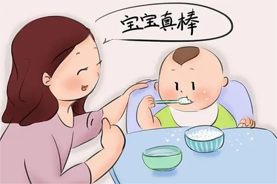 6个月的宝宝是先吃辅食还是先吃磨牙棒？