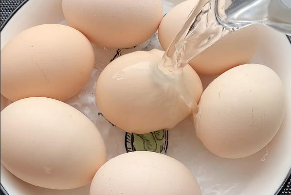 子被惊吓了用鸡蛋滚额头和腹部