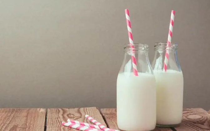 牛奶富含多种营养能促进宝宝生长发育