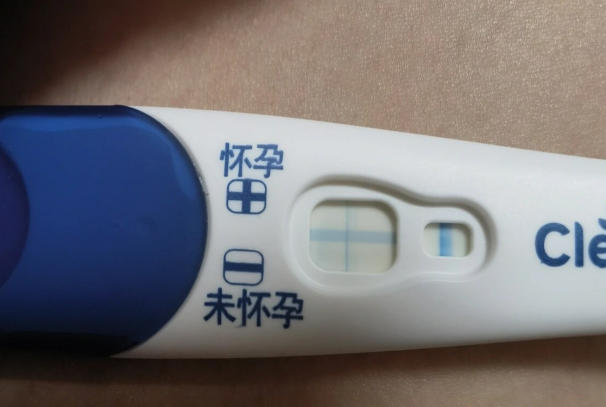 clearblue验孕棒检测区呈十字表示怀孕