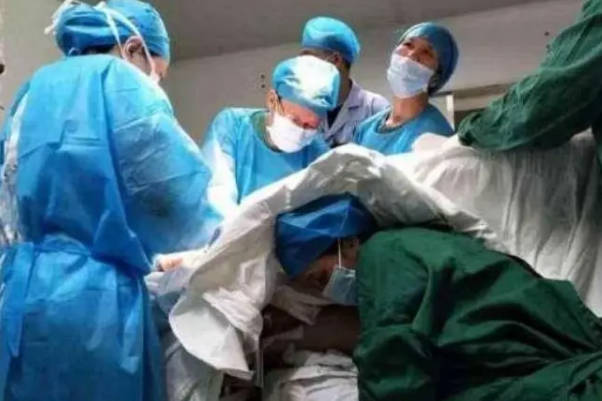 有人可以分享下三胎都是剖腹产的真实经历吗?