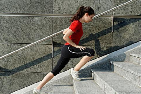 爬楼梯可促进血液循环