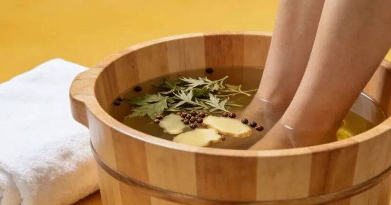 备孕什么泡脚容易怀孕？宫寒的我坚持艾叶泡脚3个月，终于两条杠