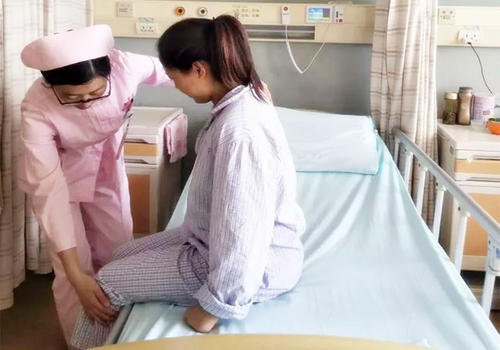 手术钳怎么拿剖腹产真比顺产轻松？看完这些“手术工具”，才知道啥叫为母则刚_https://www.jmylbn.com_新闻资讯_第8张