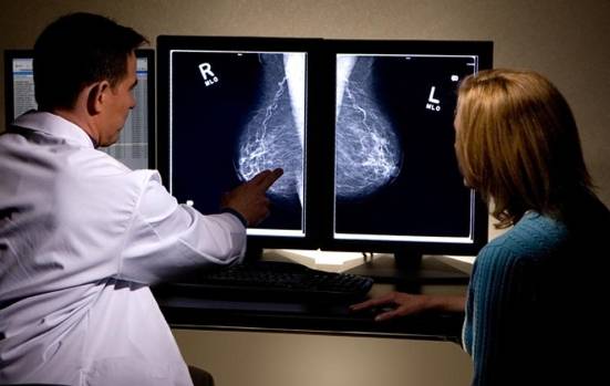 乳腺钼靶检查具有较强辐射可能会造成细胞突变
