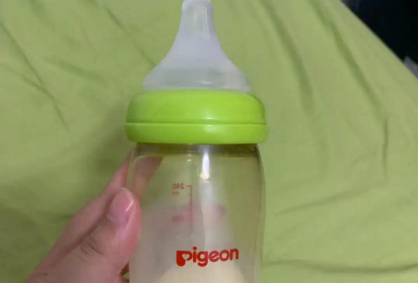 贝亲奶瓶喝奶滋滋响一般是正常的