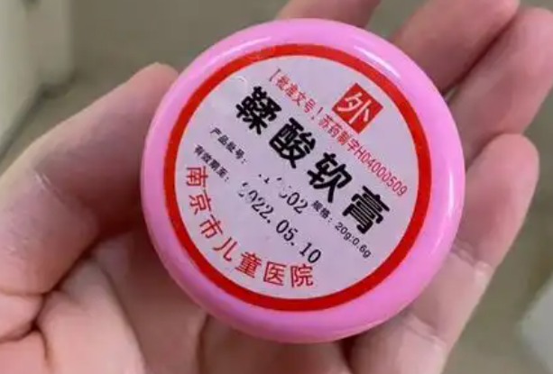 抹鞣酸软膏效果较好