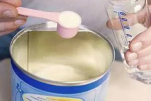 检查奶粉的冲泡方法