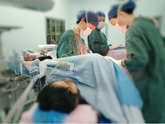 手术钳怎么拿剖腹产真比顺产轻松？看完这些“手术工具”，才知道啥叫为母则刚_https://www.jmylbn.com_新闻资讯_第2张
