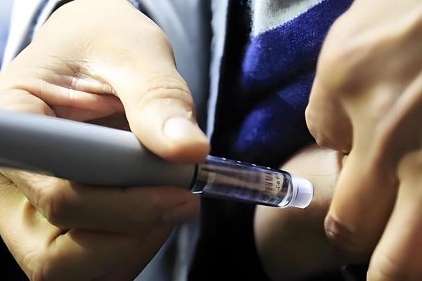 经期推迟是什么原因引起的？做试管多少钱？过来人帮你梳理6笔开销明细
