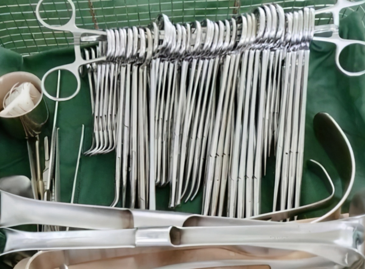 手术钳怎么拿剖腹产真比顺产轻松？看完这些“手术工具”，才知道啥叫为母则刚_https://www.jmylbn.com_新闻资讯_第4张