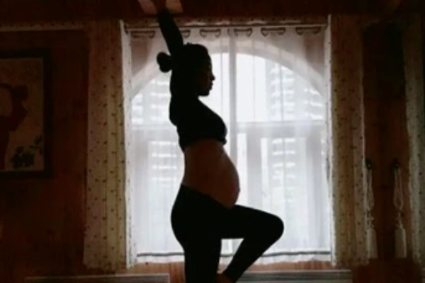 孕早期做瑜伽要小心