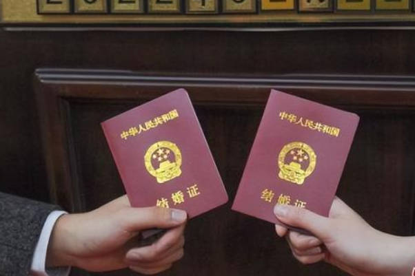 请问向医院申请冻卵需要准备结婚证吗？