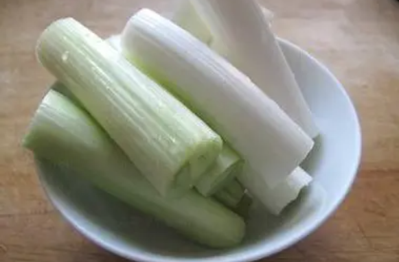 葱白煮水对流鼻涕有一定的效果