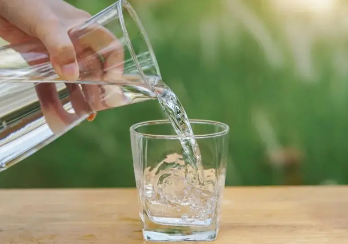 孕期喝水可维持羊水平衡
