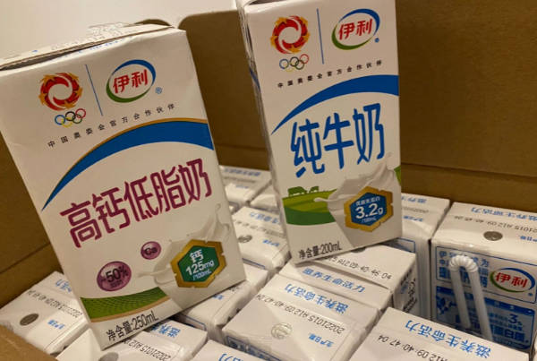 伊利纯牛奶适合两岁宝宝喝