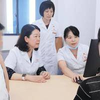 苏敏32岁鼓起勇气走进生殖中心遗传咨询门诊，包里装满三代试管、PGT、