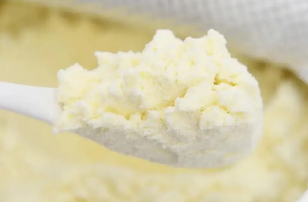 奶粉质量问题深受新生爸妈关注