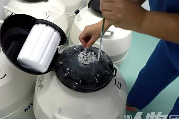 试管婴儿的副作用是什么?我取了19颗卵,腹水胀到坐不下