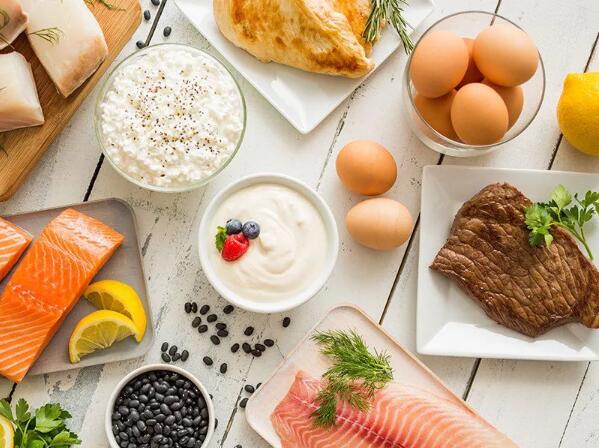 试管期间吃高蛋白食物好处是多方面的，能有效提高精卵质量