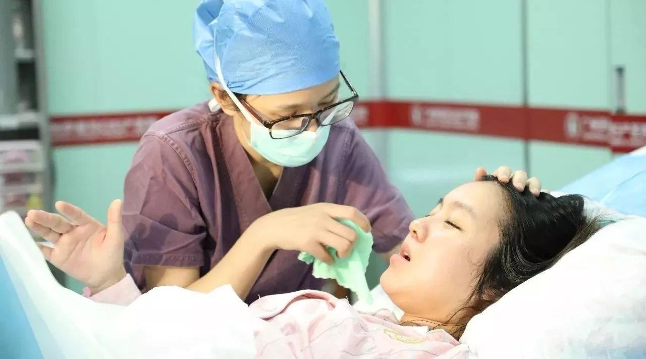 手术钳怎么拿剖腹产真比顺产轻松？看完这些“手术工具”，才知道啥叫为母则刚_https://www.jmylbn.com_新闻资讯_第1张