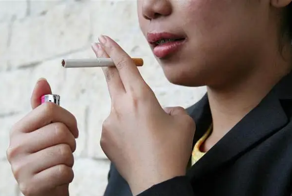 女性吸烟会导致做试管成功率降低