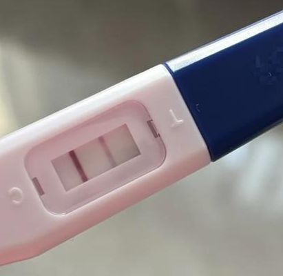 梦到白蛇入怀后第三天，验孕棒出现了第二条杠